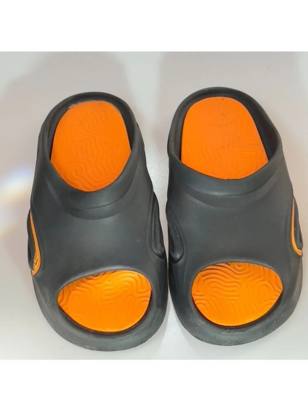 Unisex Black & Orange Open-Toe Rubber Slip-On Sandals With Contoured Footbed